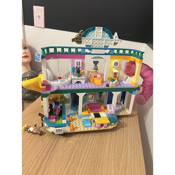 Lego Friends Pet Day-Care Center 41718 - Picture 3 of 5